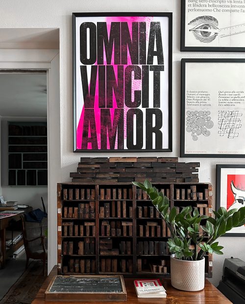 omnia vincit amor virgilio poster officina tipografica